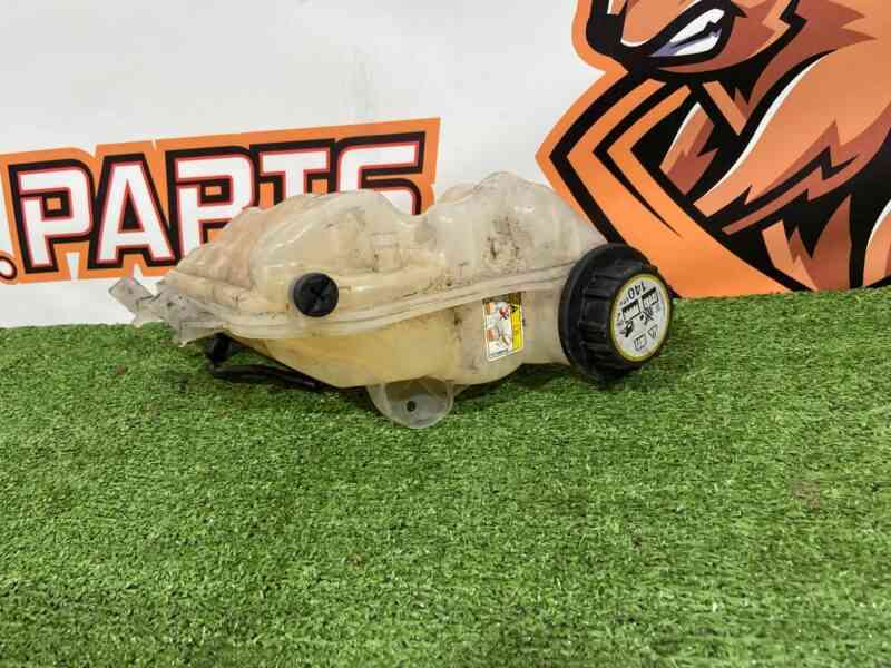LR034654 Expansion tank 3.0IE 4.4D 5.0IE Range Rover L405 (2013-2021) Used - Image 14