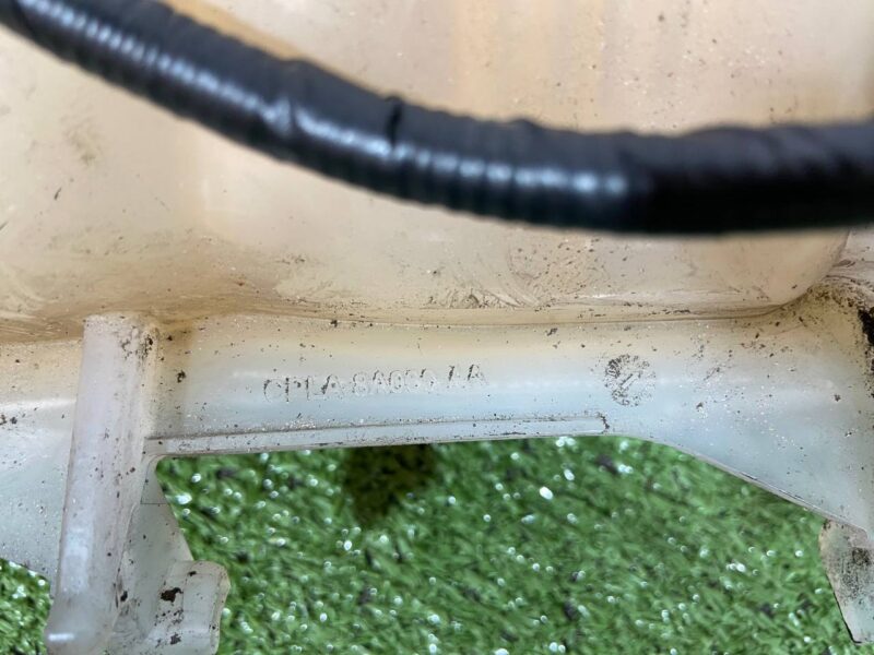 LR034654 Expansion tank 3.0IE 4.4D 5.0IE Range Rover L405 (2013-2021) Used - Image 15