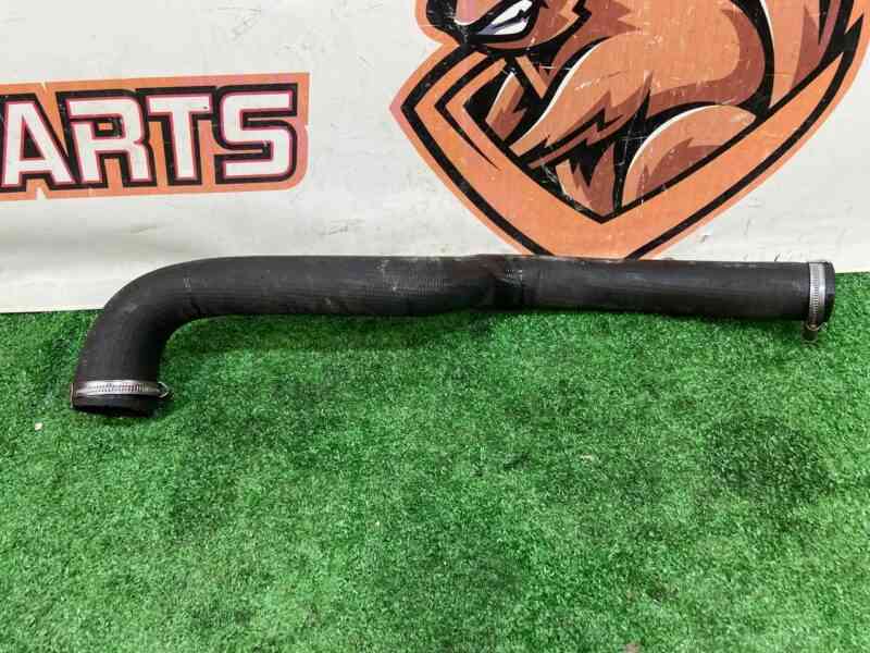 LR036477 Intercooler pipe, rubber, upper left Range Rover Sport L494 (2014-2022) Used cost 25 € in stock 4 pcs.