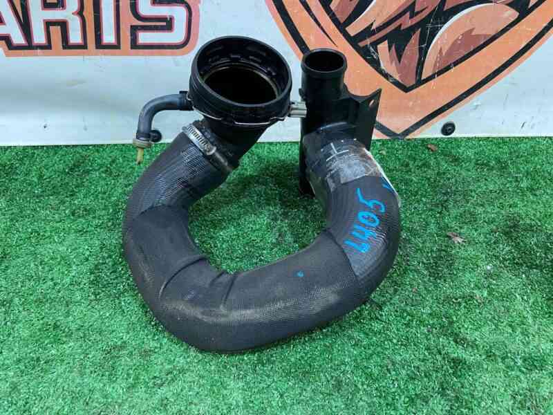 LR036484 Air pipe from intercoolers to throttle body Range Rover L405 (2013-2021) Used cost 65 € in stock 2 pcs.