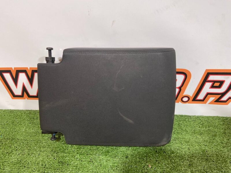 LR044751 Armrest Range Rover Sport L494 (2014-2022) Used cost 80 € in stock 2 pcs.