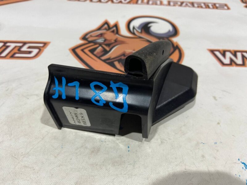 LR045221 Insulator of the front outer lining of the rack left RANGE ROVER SPORT (L494) 2013- Used cost 20 € in stock 2 pcs.