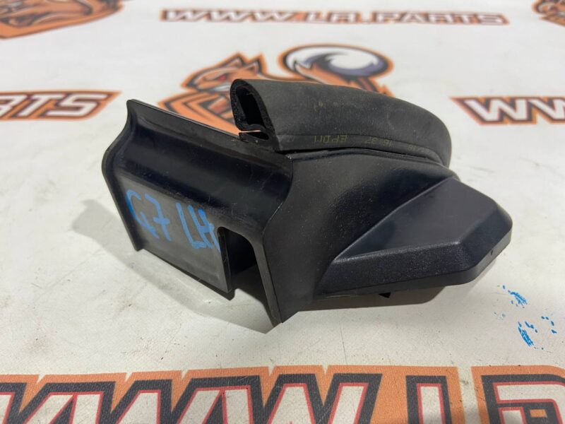 LR045221 Insulator of the front outer lining of the rack left RANGE ROVER SPORT (L494) 2013- Used cost 20 € in stock 2 pcs.