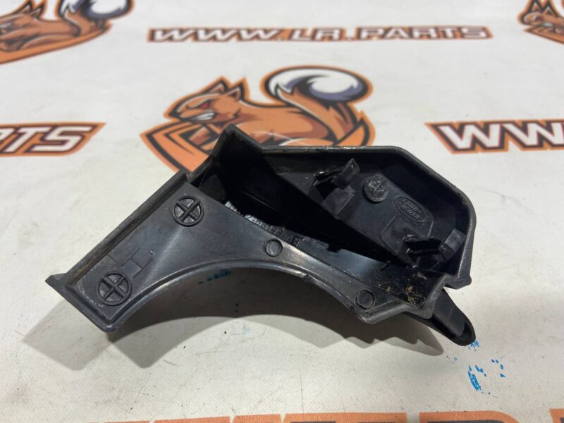 LR045221 Insulator of the front outer lining of the rack left RANGE ROVER SPORT (L494) 2013- Used cost 20 € in stock 2 pcs.