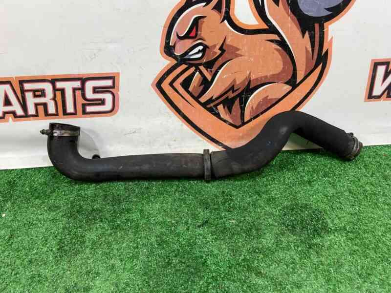 LR060674 Compressed air hose inlet left intercooler Range Rover L405 (2013-2021) Used cost 40 € in stock 1 pcs.