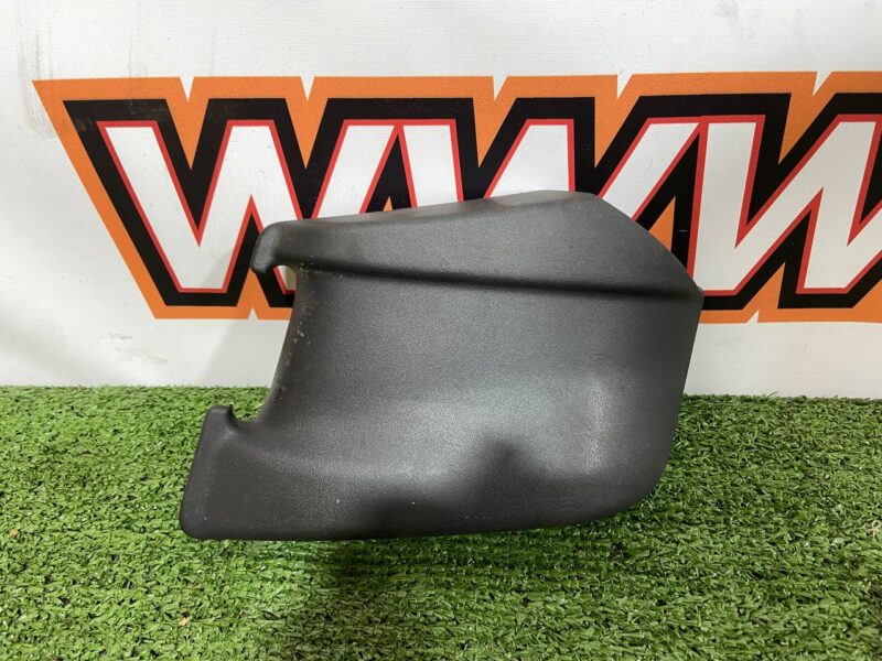 LR061086 Seat belt guide left rear Range Rover L405 (2013-2021) Used cost 20 € in stock 5 pcs.