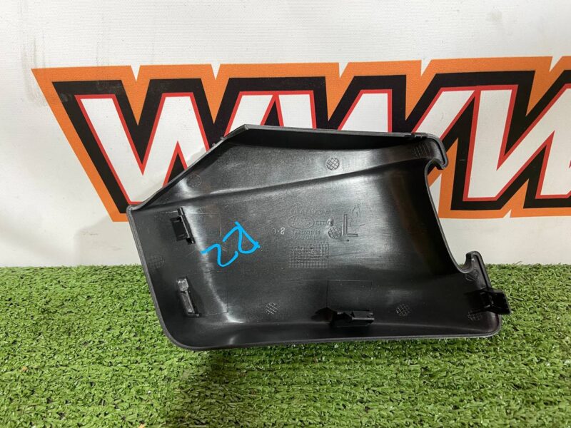 LR061086 Seat belt guide left rear Range Rover L405 (2013-2021) Used cost 20 € in stock 5 pcs.