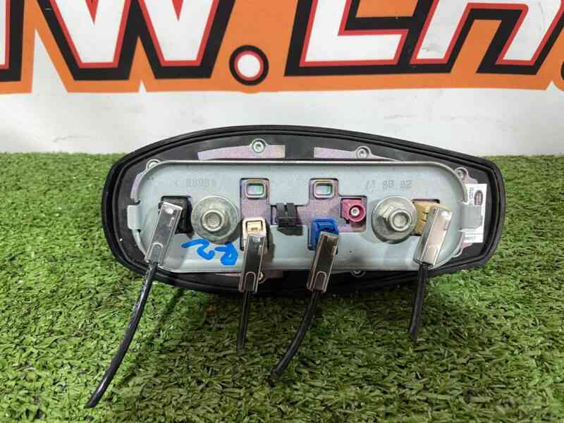 LR070771 Antenna (fin) Land Rover Discovery 5 L462 (2017-) Used cost 50 € in stock 1 pcs.