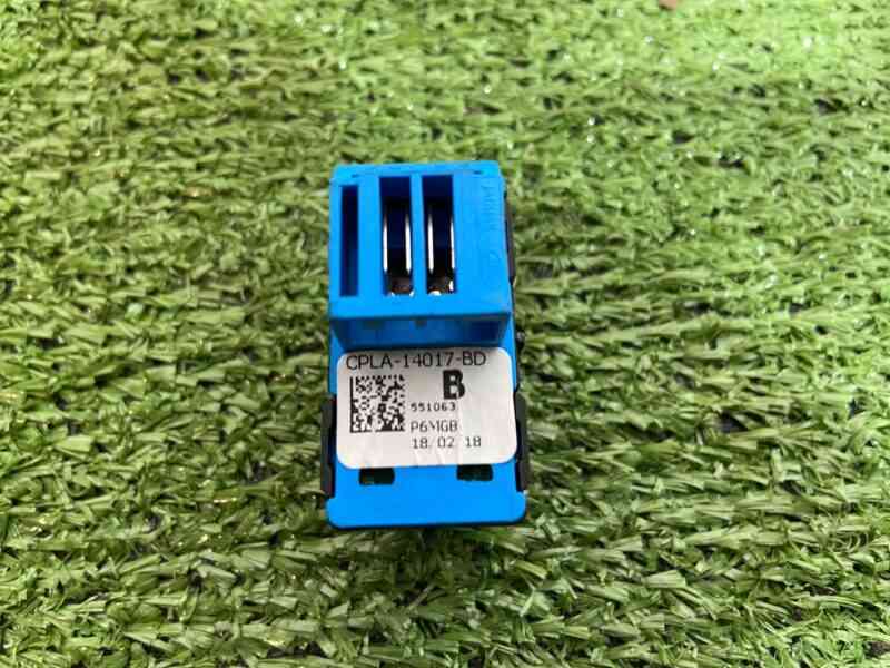 LR071265 Left central door lock button Range Rover Sport L494 (2014-2022) USED cost 8 € in stock 1 pcs.