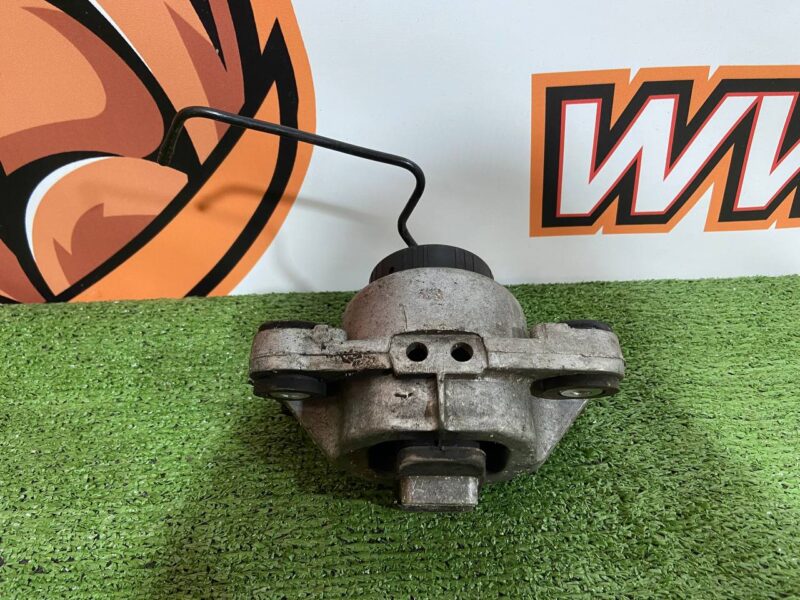 LR072188 Engine mount right 4.4 D Range Rover Sport L494 (2014-2022) Used cost 75 € in stock 1 pcs.