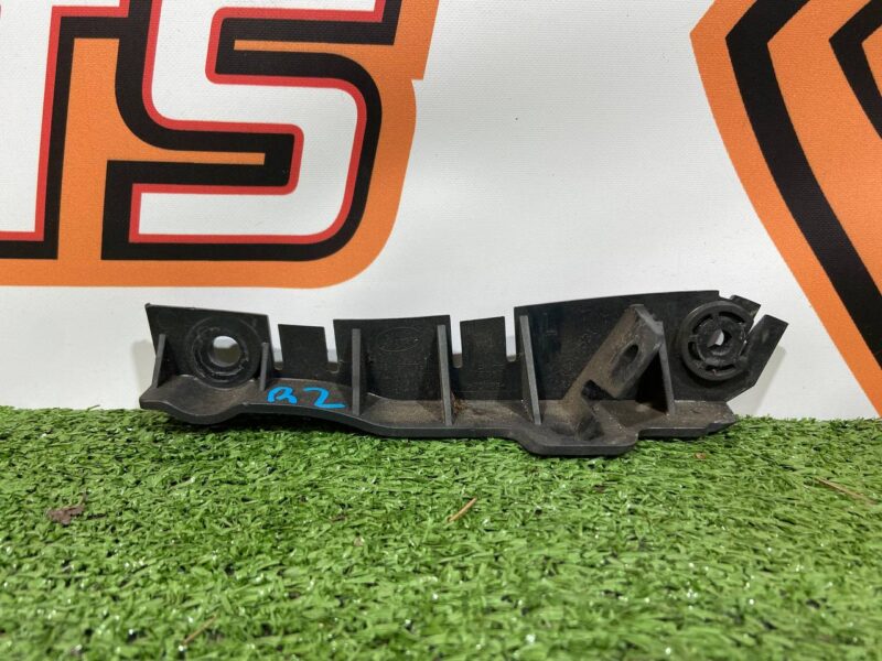 LR076777 Front bumper mounting bracket left Range Rover Sport L494 (2014-2022) Used cost 7 € in stock 1 pcs.