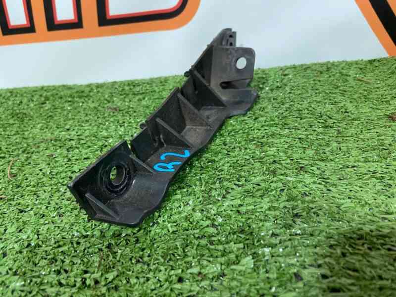 LR076777 Front bumper mounting bracket left Range Rover Sport L494 (2014-2022) Used cost 7 € in stock 1 pcs.