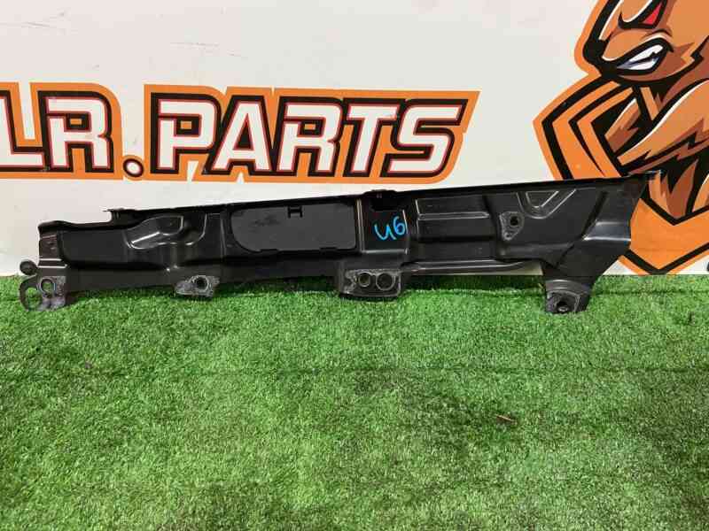 LR080201 Wing mounting bracket upper right LAND ROVER DISCOVERY 5 (L462) Used cost 70 € in stock 1 pcs.