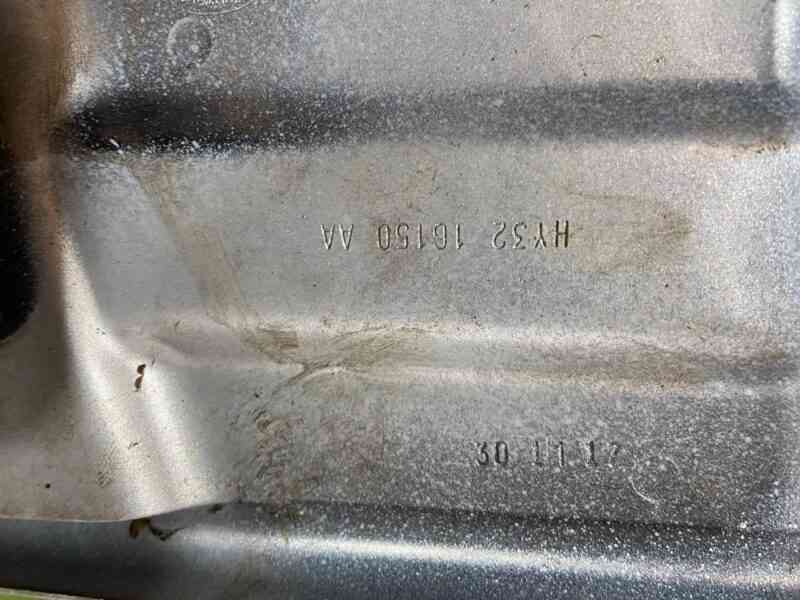 LR080201 Wing mounting bracket upper right LAND ROVER DISCOVERY 5 (L462) Used cost 70 € in stock 1 pcs.