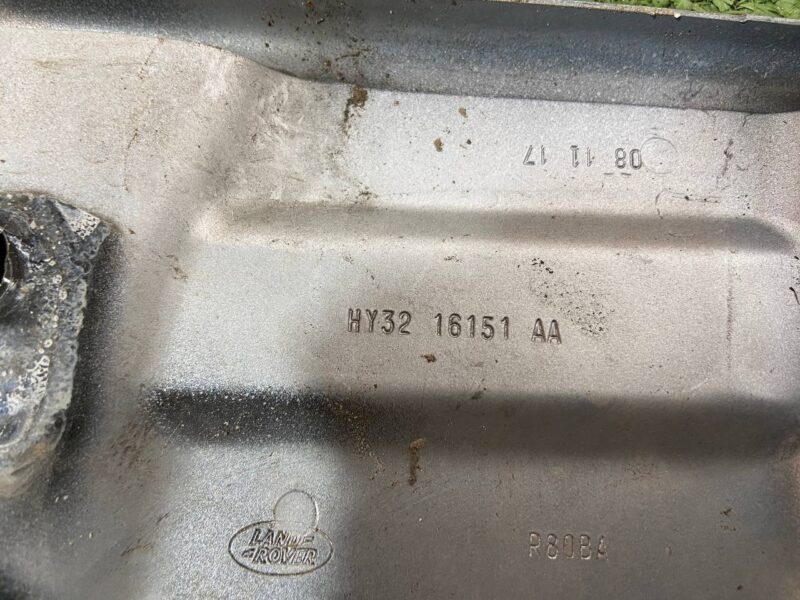LR080202 Wing mounting bracket upper left LAND ROVER DISCOVERY 5 (L462) Used cost 41,37 € in stock 1 pcs.