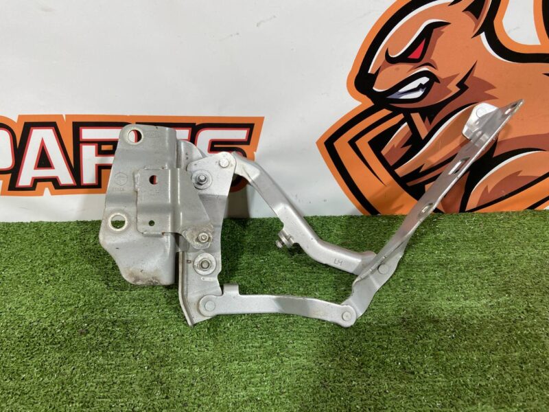LR080204 Hood hinge left Land Rover Discovery 5 L462 (2017-) used - Image 20