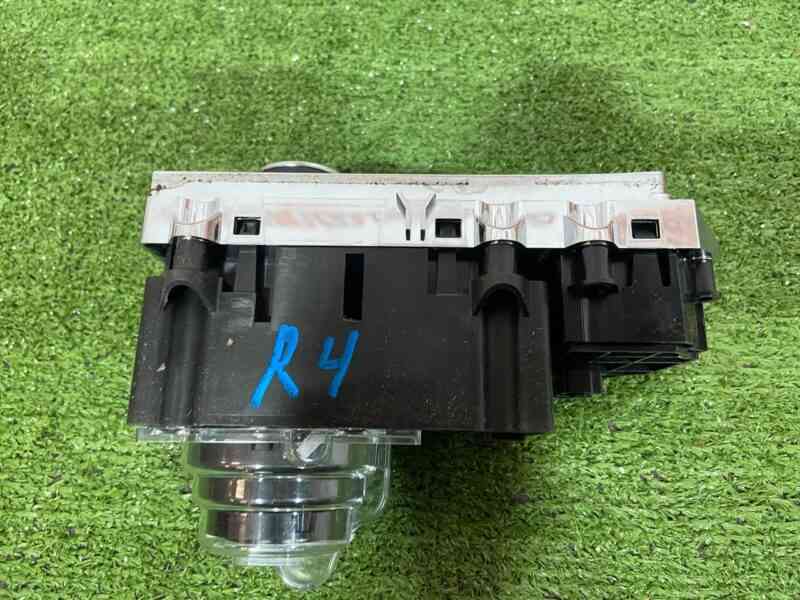 LR081361 Suspension control unit Land Rover Discovery 5 L462 (2017-) used cost 160 € in stock 1 pcs.