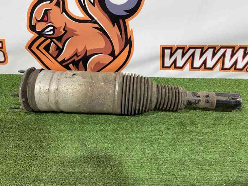 LR081564 Shock absorber front left Land Rover Discovery 5 L462 (2017-) Used cost 373 € in stock 6 pcs.