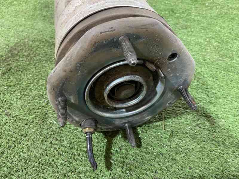 LR081564 Shock absorber front left Land Rover Discovery 5 L462 (2017-) Used cost 373 € in stock 6 pcs.