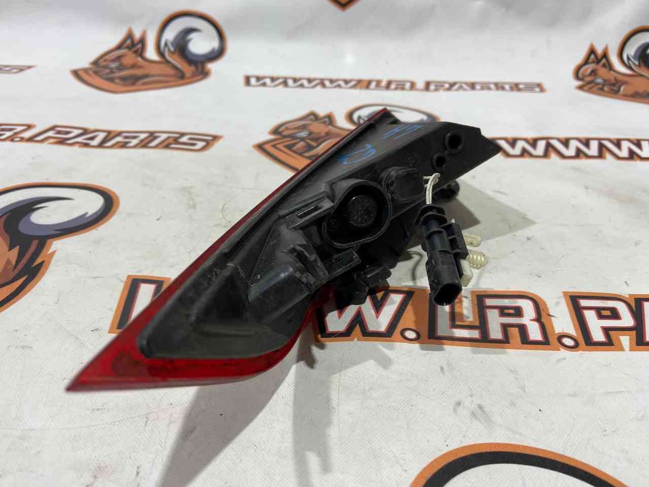 LR082084 Left rear fog light Land Rover Discovery 5 L462 (2017-) Used cost 120 € in stock 1 pcs.