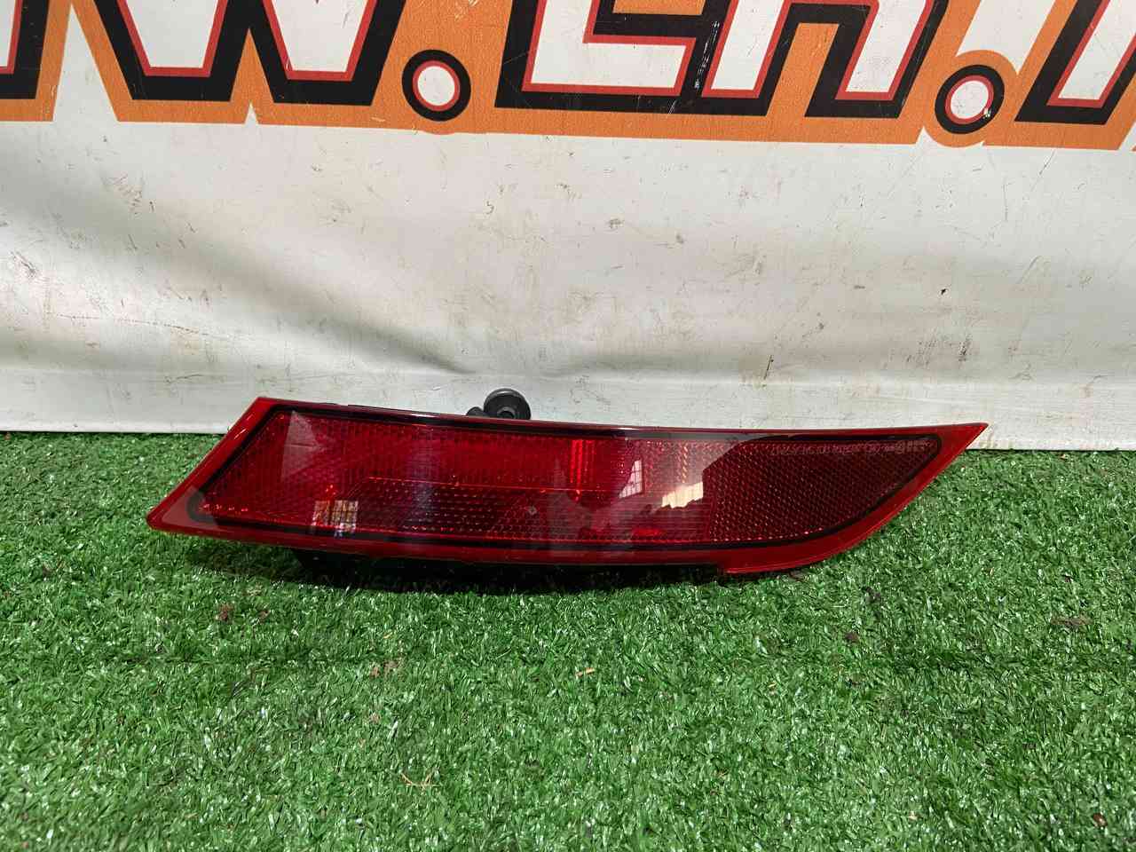 LR082084 Left rear fog light Land Rover Discovery 5 L462 (2017-) Used cost 120 € in stock 1 pcs.