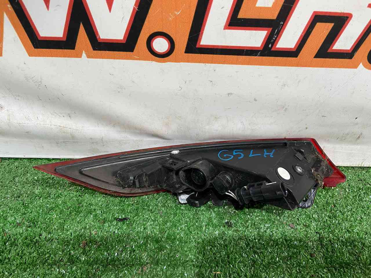 LR082084 Left rear fog light Land Rover Discovery 5 L462 (2017-) Used cost 120 € in stock 1 pcs.