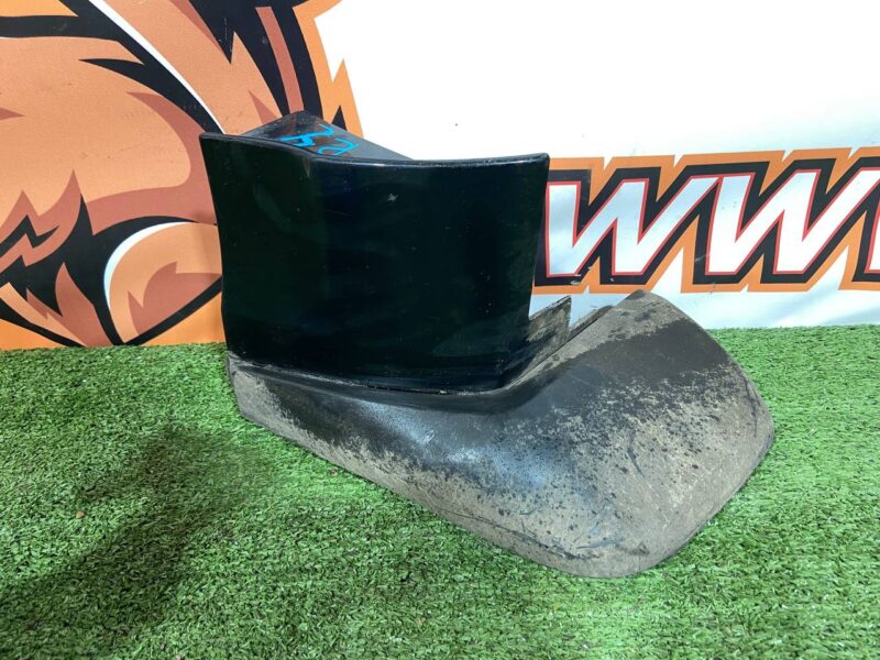LR082682 Fender molding front left Land Rover Discovery 5 L462 used cost 36 € in stock 1 pcs.