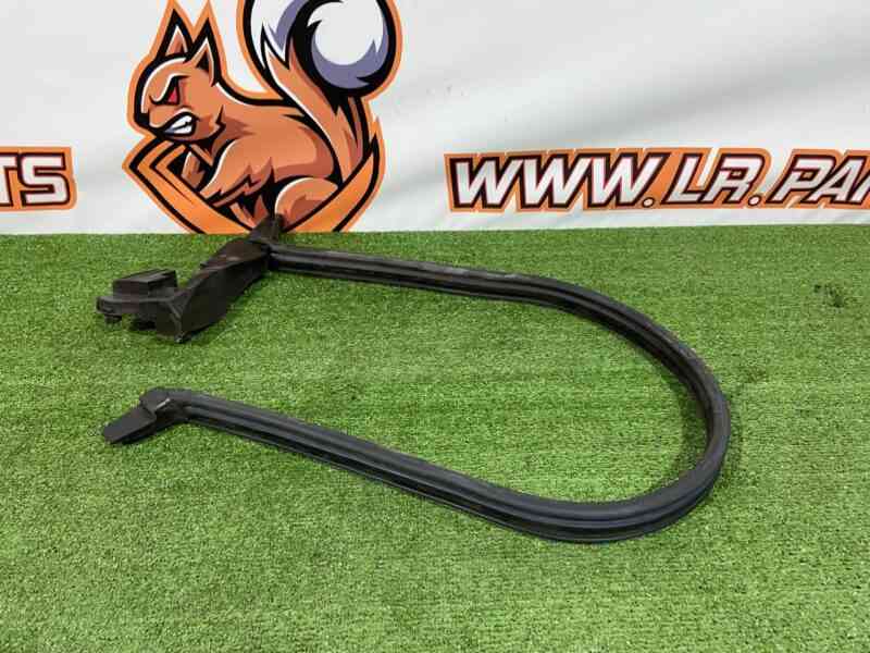 LR083004 Bonnet seal Land Rover Discovery 5 L462 (2017-) used cost 42,35 € in stock 1 pcs.