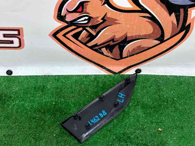 LR083010 Fender molding left Land Rover Discovery 5 Used cost 75 € in stock 1 pcs.