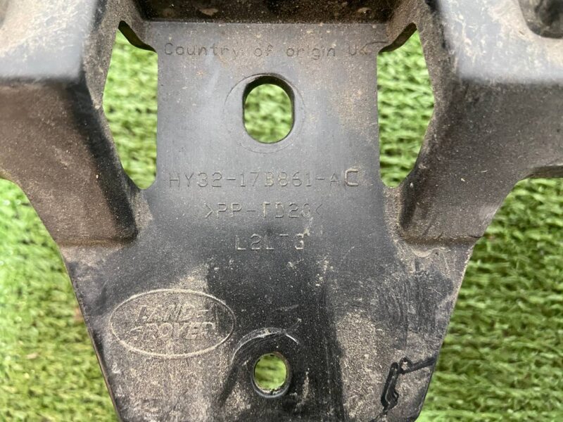 LR083041 Center rear bumper mounting bracket Land Rover Discovery 5 L462 (2017-) USED - Image 15