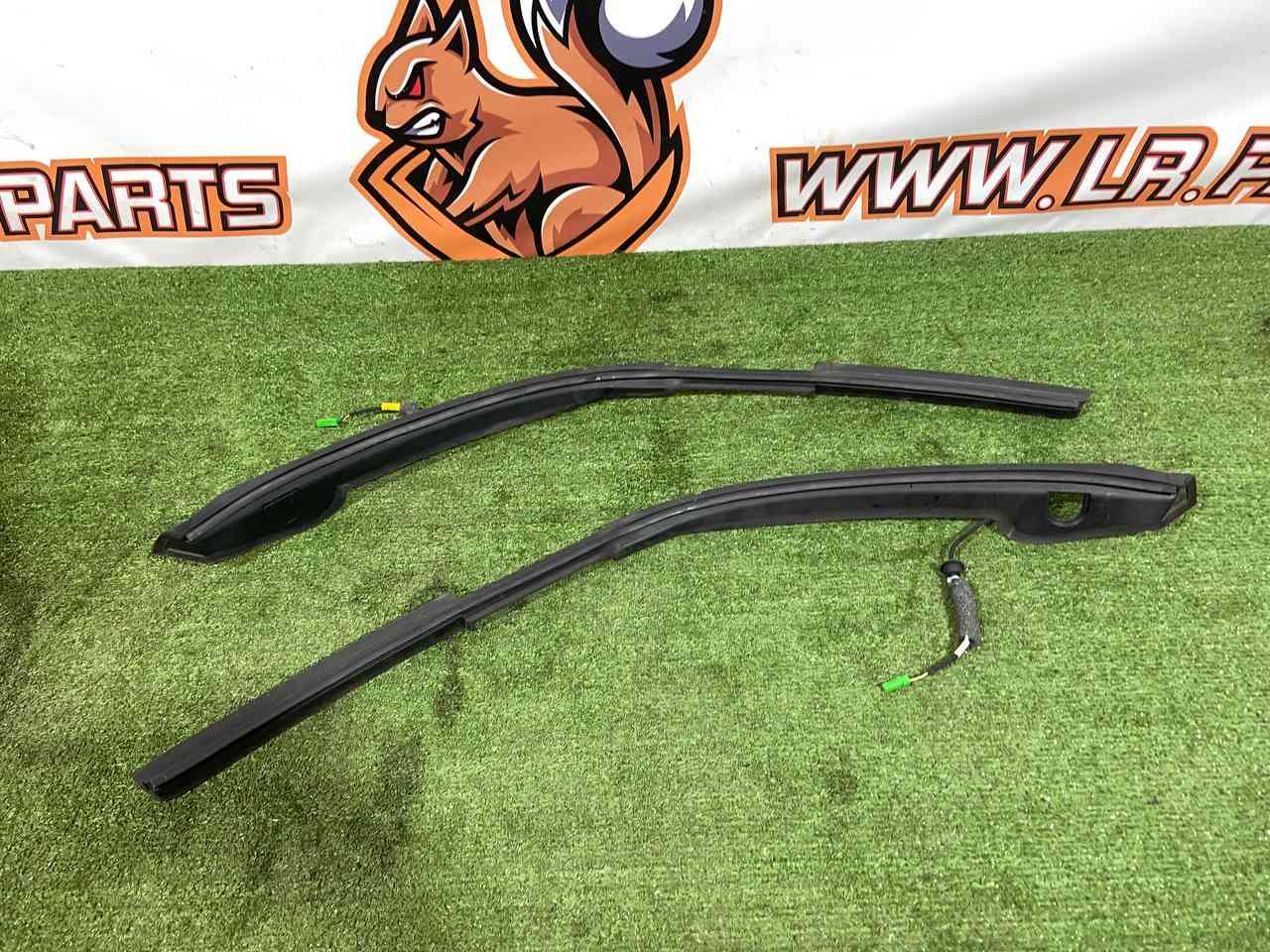 LR083143 Trunk lid trim kit Land Rover Discovery 5 L462 (2017-) Used cost 35 € in stock 1 pcs.