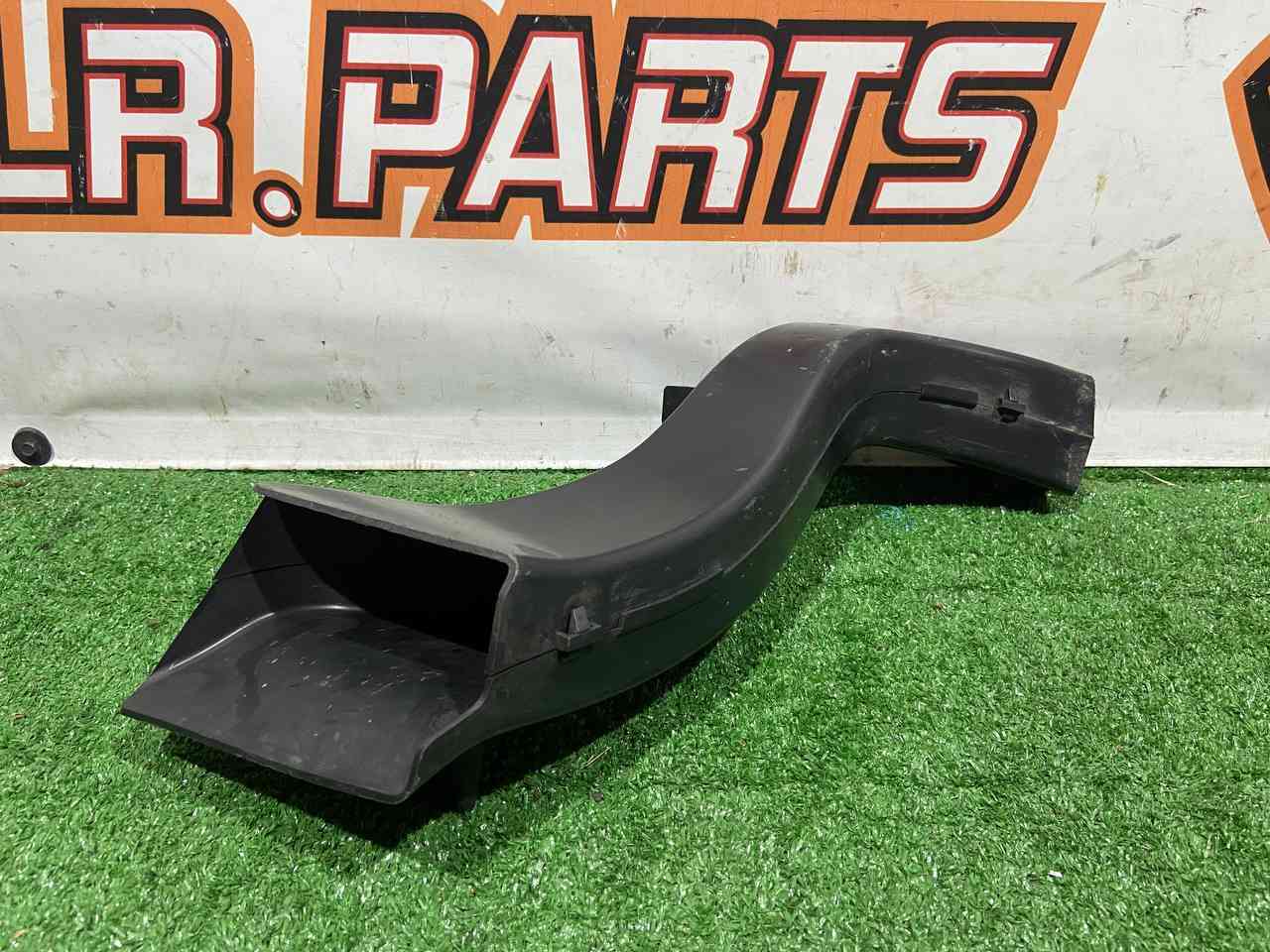 LR083227 Brake cooling deflector right Land Rover Discovery 5 Used - Image 13