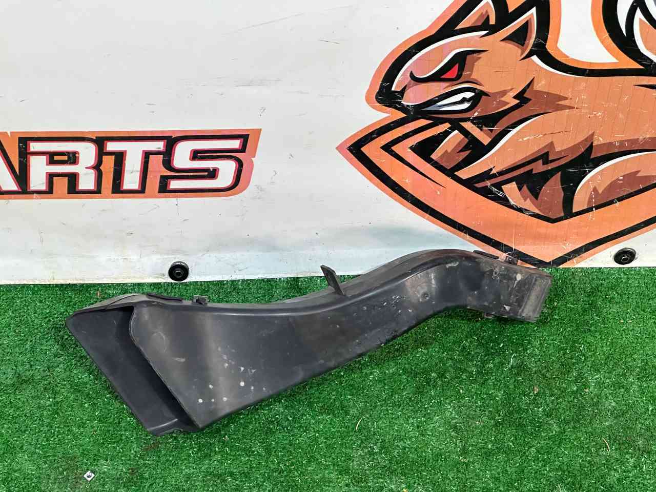 LR083227 Brake cooling deflector right Land Rover Discovery 5 Used - Image 15