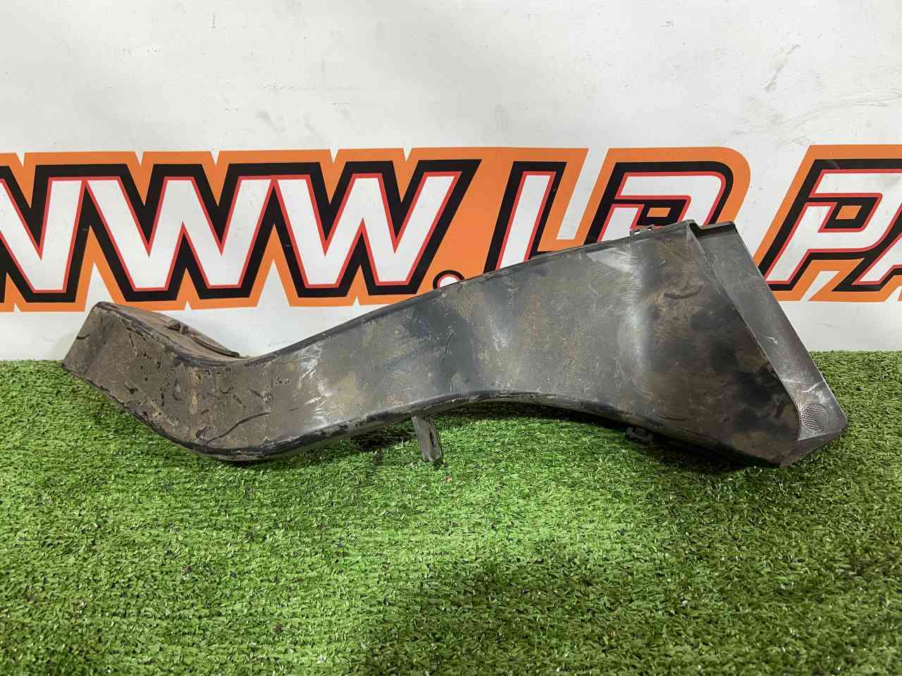 LR083227 Brake cooling deflector right Land Rover Discovery 5 Used - Image 17