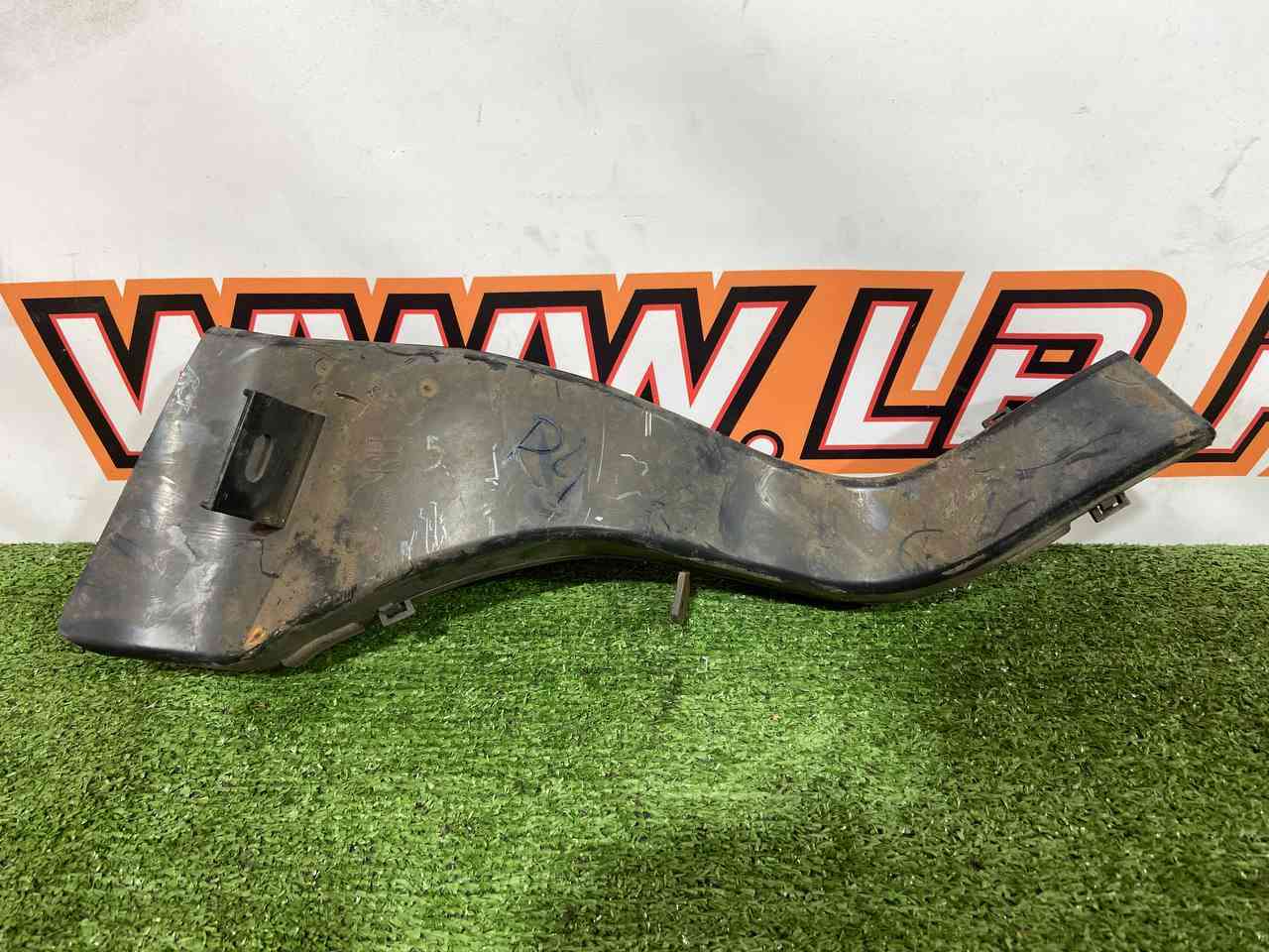 LR083227 Brake cooling deflector right Land Rover Discovery 5 Used - Image 18