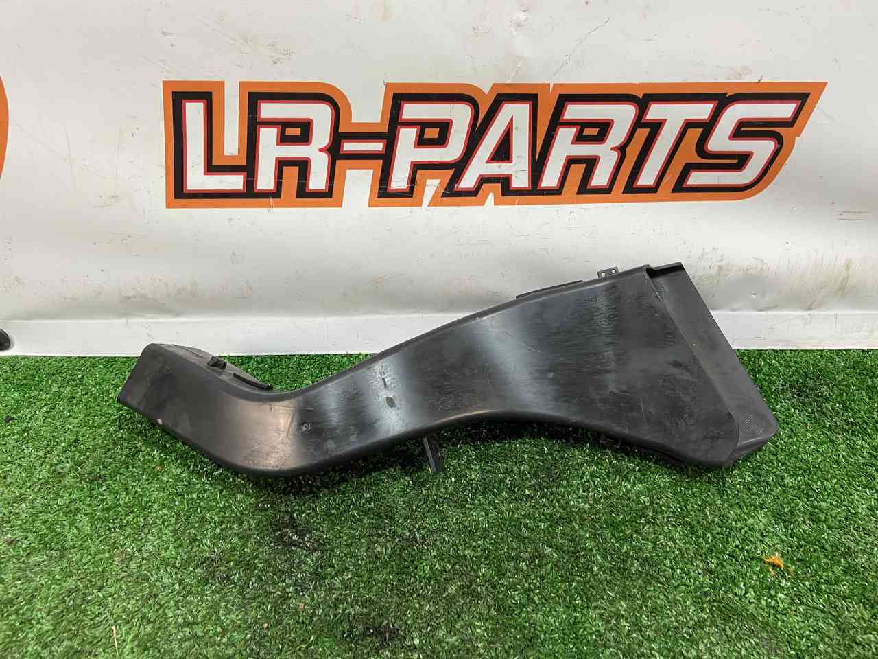 LR083227 Brake cooling deflector right Land Rover Discovery 5 Used cost 36 € in stock 1 pcs.