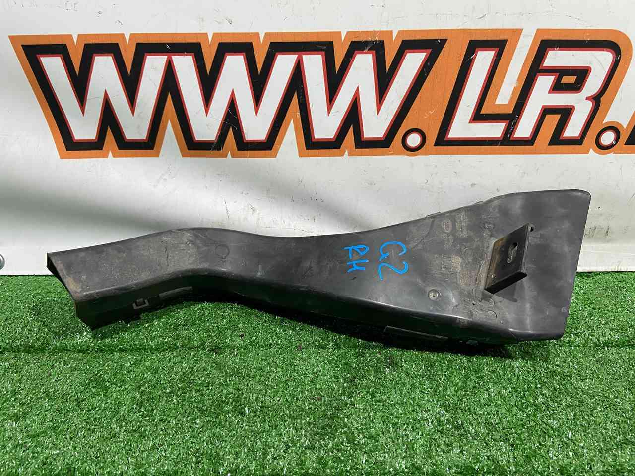 LR083227 Brake cooling deflector right Land Rover Discovery 5 Used cost 36 € in stock 1 pcs.