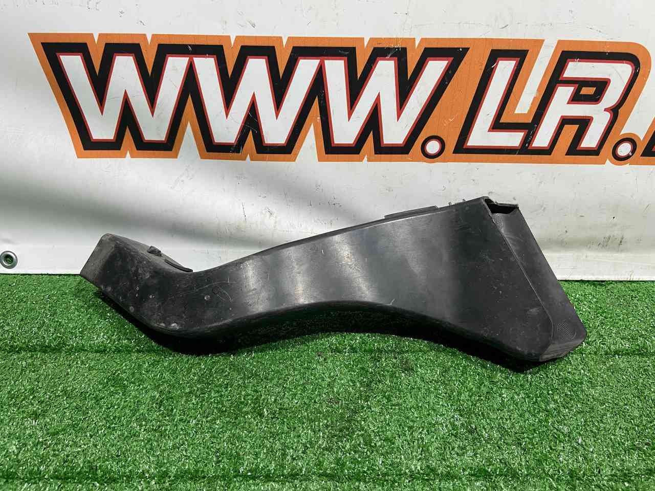 LR083227 Brake cooling deflector right Land Rover Discovery 5 Used cost 36 € in stock 1 pcs.