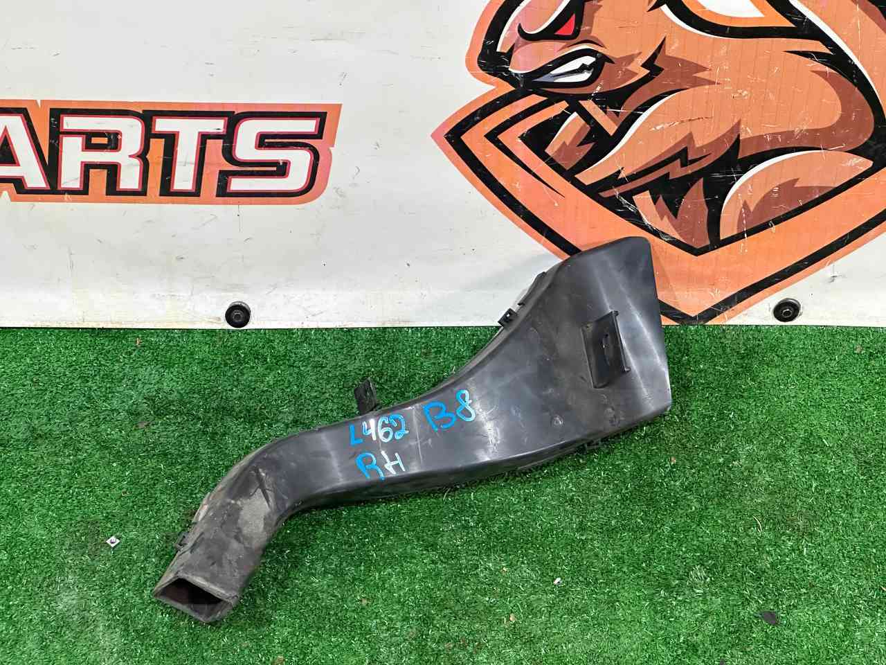 LR083227 Brake cooling deflector right Land Rover Discovery 5 Used cost 36 € in stock 1 pcs.