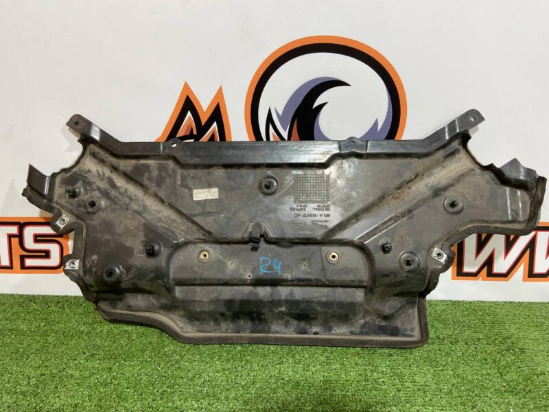 LR083251 Upper engine compartment insulator Land Rover Discovery 5 L462 (2017-) USED cost 50 € in stock 2 pcs.