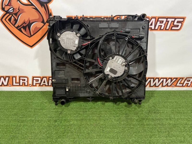 LR084406 Radiator cassette 4.4 D Range Rover Sport L494 (2014-2022) Used cost 1 300 € in stock 1 pcs.