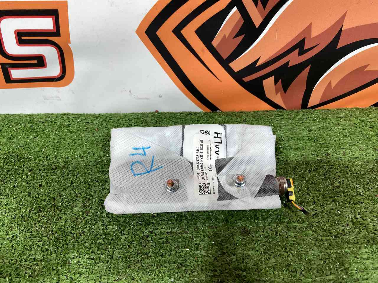 LR085979 Front left seat airbag Range Rover Sport L494 (2014-2022) Used cost 100 € in stock 1 pcs.