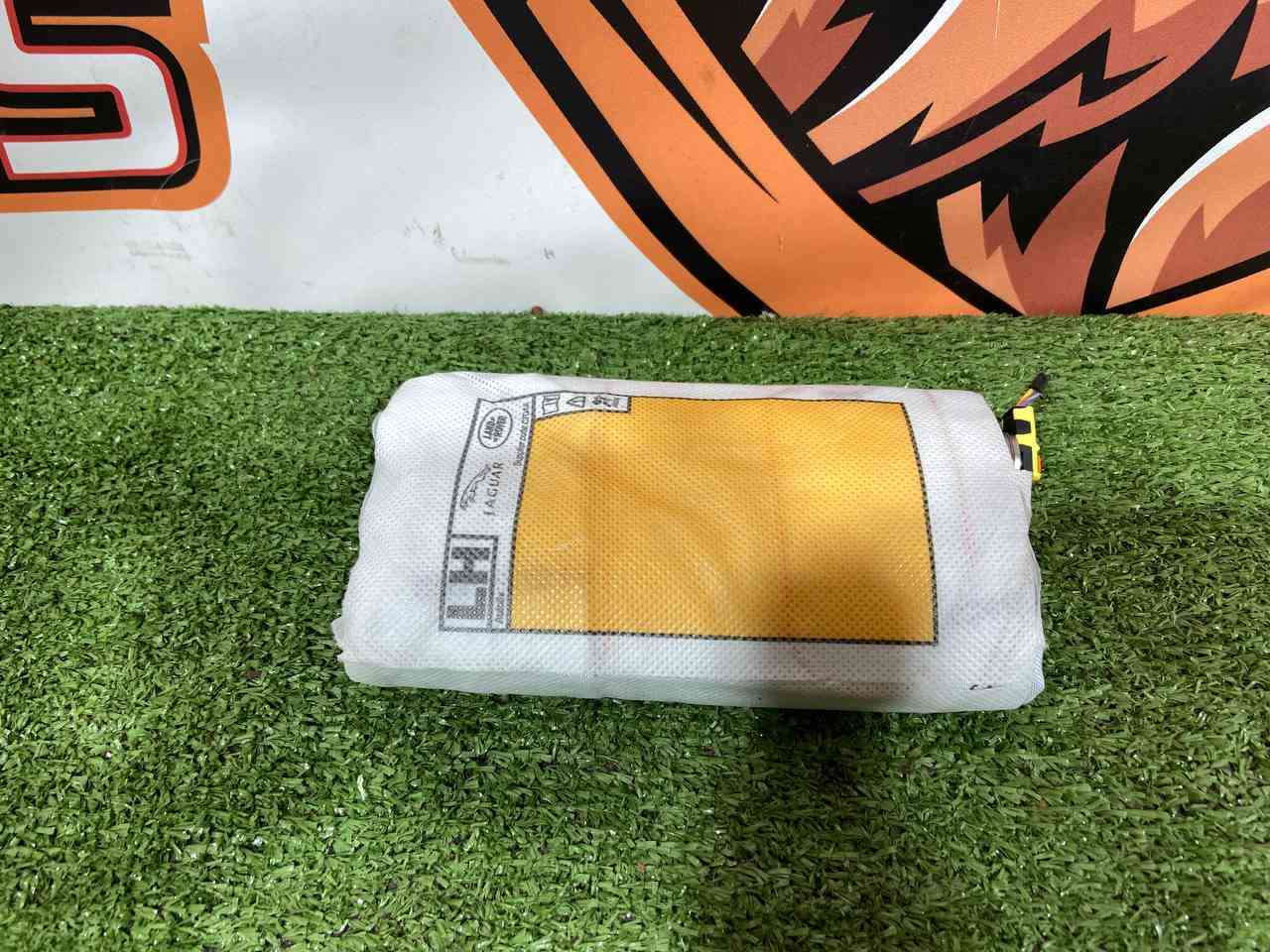 LR085979 Front left seat airbag Range Rover Sport L494 (2014-2022) Used cost 100 € in stock 1 pcs.