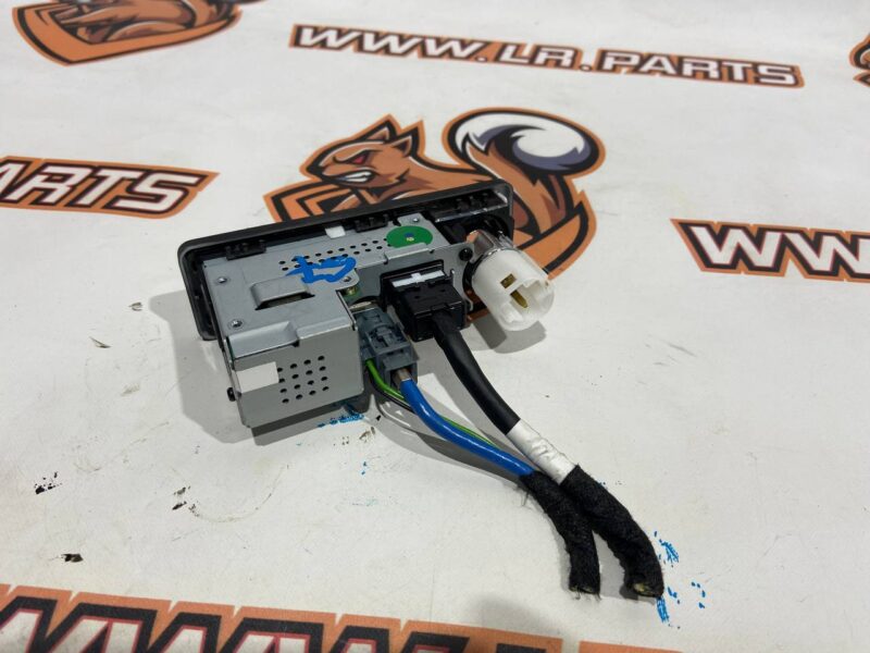 LR087366 USB+SIM+HDMI connector for audio system Land Rover Discovery 5 L462 (2017-) Used - Image 14