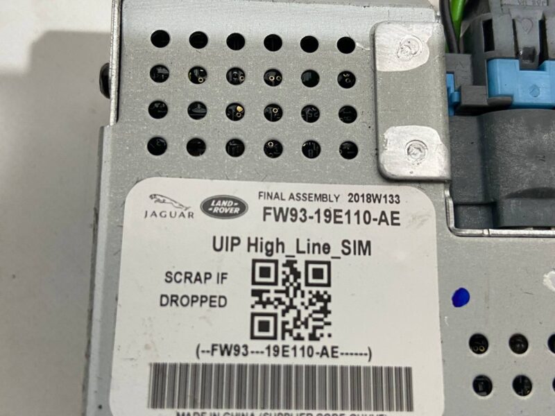 LR087366 USB+SIM+HDMI connector for audio system Land Rover Discovery 5 L462 (2017-) Used - Image 15