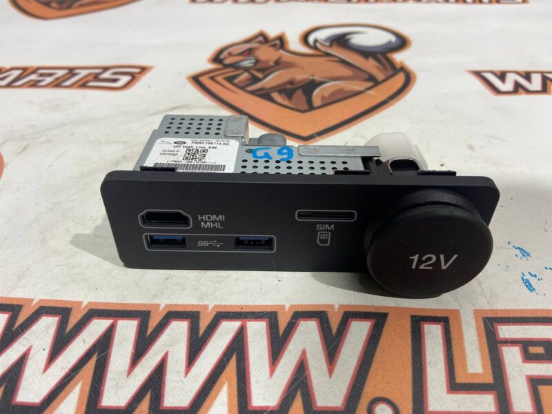 LR087366 USB+SIM+HDMI connector for audio system Land Rover Discovery 5 L462 (2017-) Used - Image 16