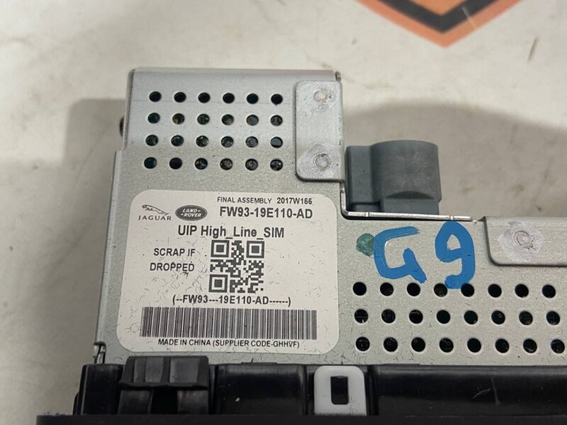 LR087366 USB+SIM+HDMI connector for audio system Land Rover Discovery 5 L462 (2017-) Used - Image 18