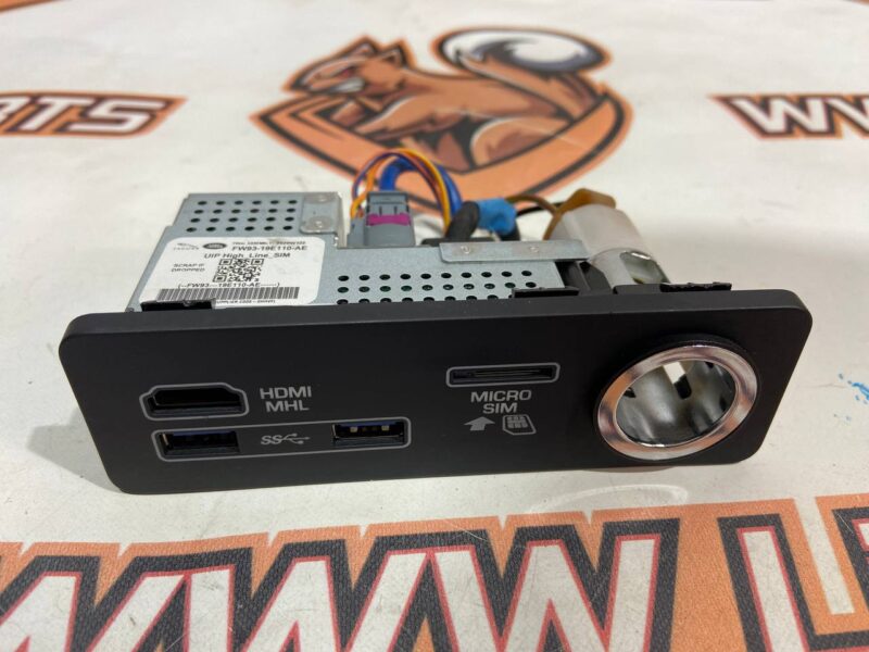 LR087366 USB+SIM+HDMI connector for audio system Land Rover Discovery 5 L462 (2017-) Used - Image 19