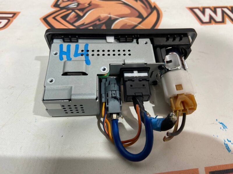 LR087366 USB+SIM+HDMI connector for audio system Land Rover Discovery 5 L462 (2017-) Used - Image 20