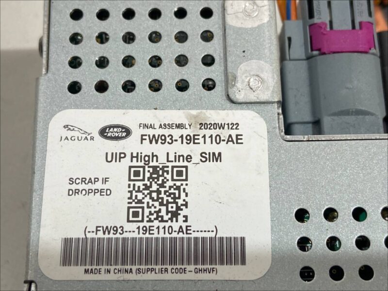 LR087366 USB+SIM+HDMI connector for audio system Land Rover Discovery 5 L462 (2017-) Used - Image 21